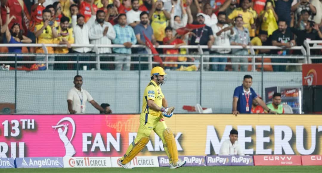 IPL 2025 -  MS Dhoni Makes Fangirl's Day with Special CSK Gift - Watch Video!